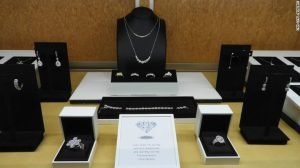 Mereka Membeli Lebih Banyak Perhiasan Selama Covid