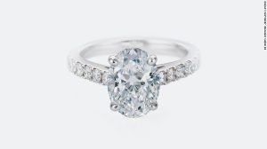 Mereka Membeli Lebih Banyak Perhiasan Selama Covid