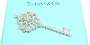 Keindahan Elegan, Pesona Tiffany Diamond Key Pendant