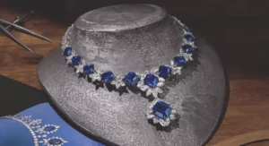Keindahan Mahkota Harry Winston's Majestic Royal Adornments